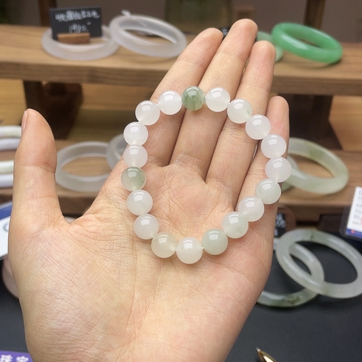 【闪购商品】石英质玉手镯未镶嵌钝****?