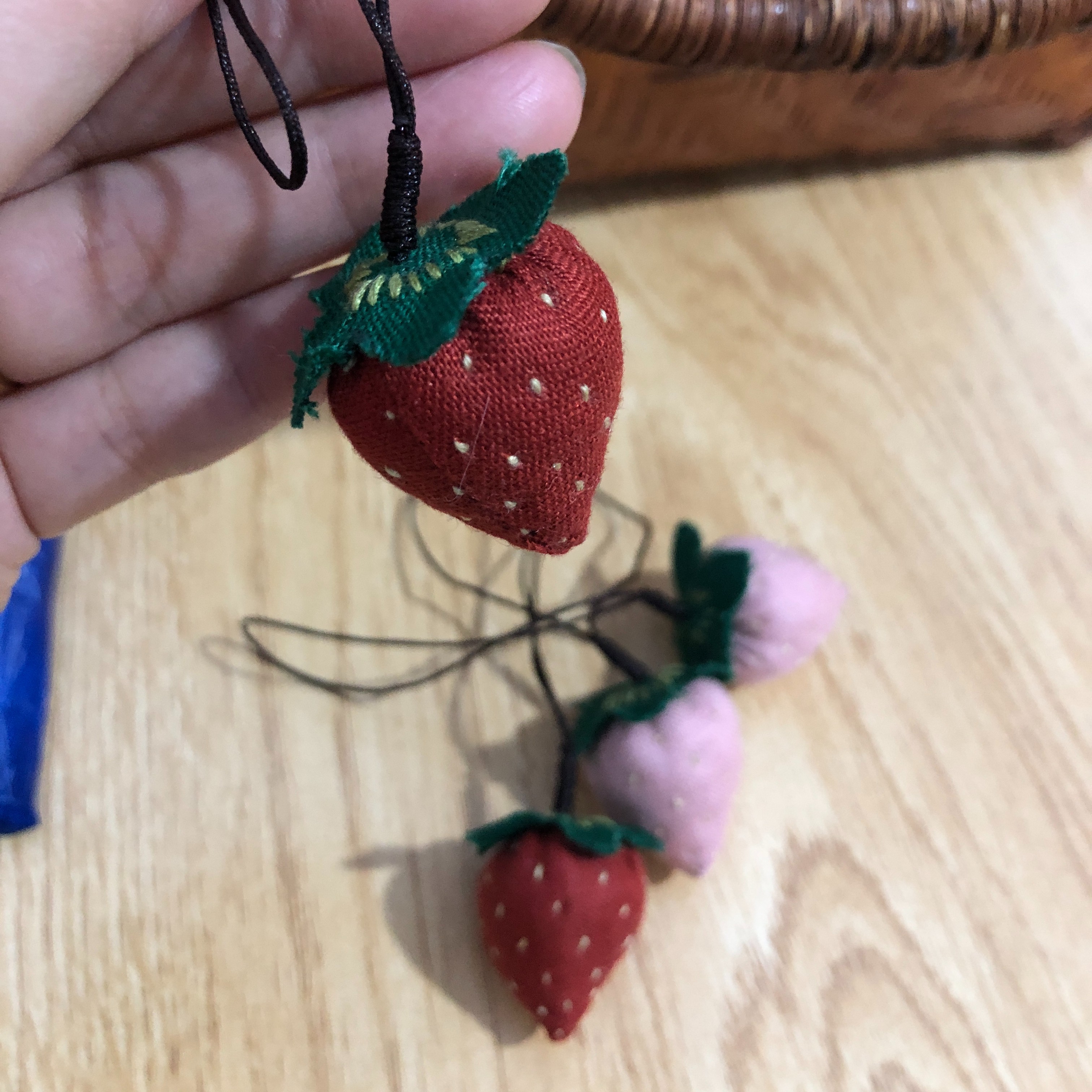 秋冬新款 草莓手机挂 挂件 布艺 小巧可爱 百搭