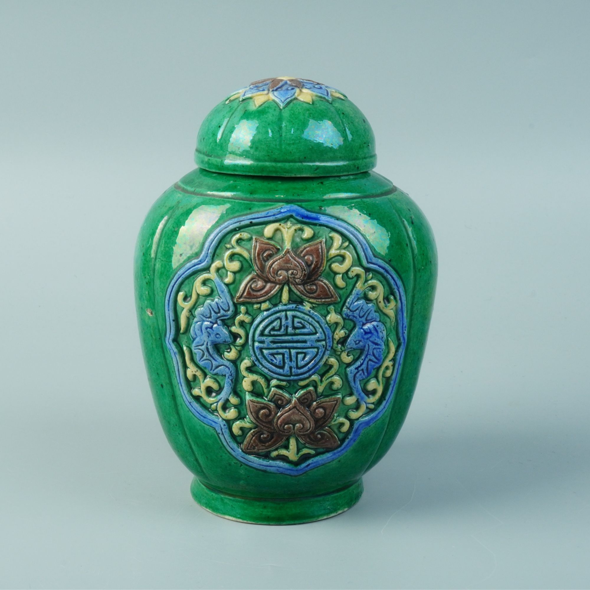 清末民国 绿釉素三彩雕花福寿双全开光盖罐  YC202411210400