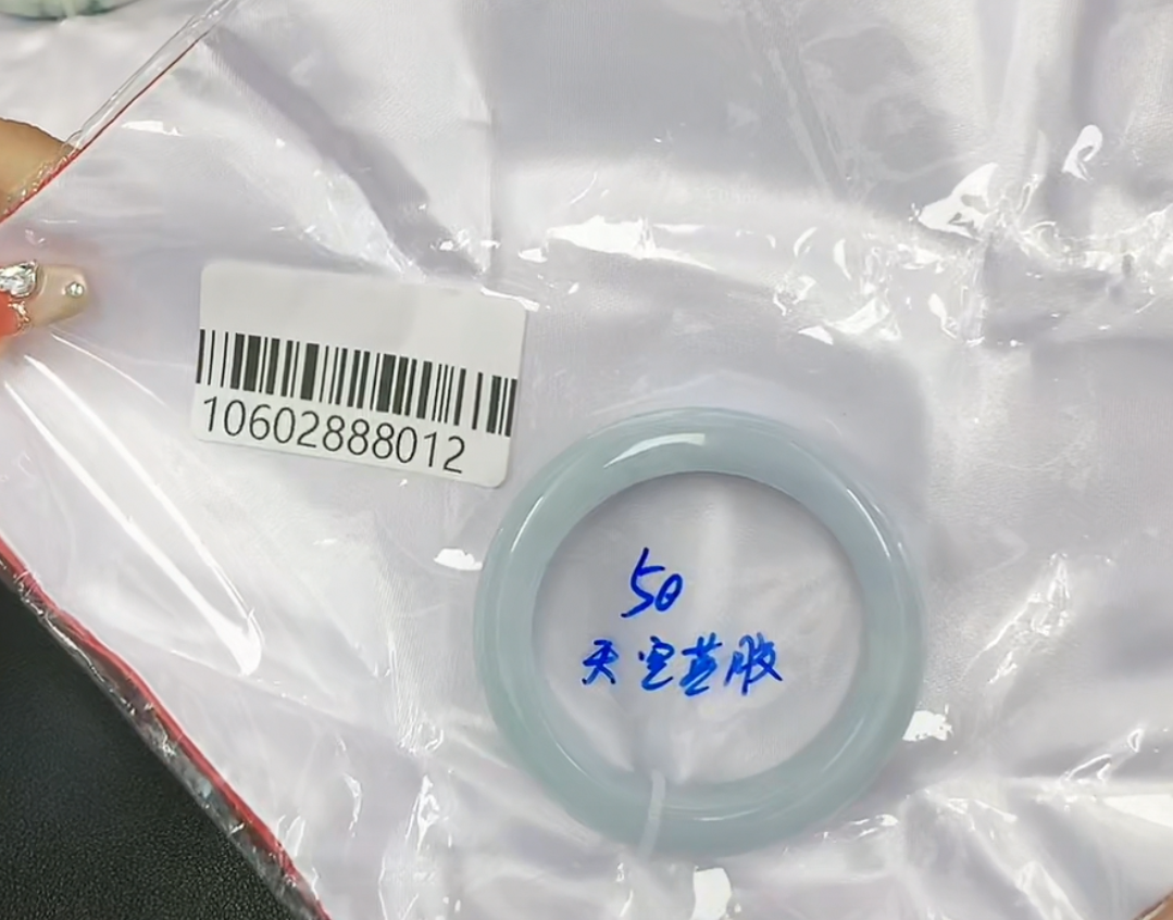 天然缅甸翡翠A货手镯 50圈口 50 正圈天空蓝
