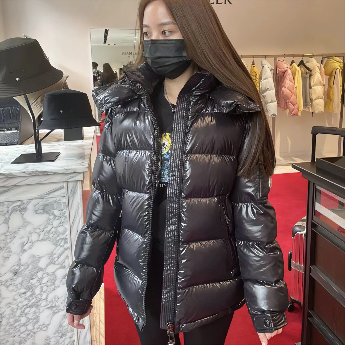 未使用 MONCLER 蒙口MAIRE 女款纯色亮面连帽长袖羽绒服 女款黑色