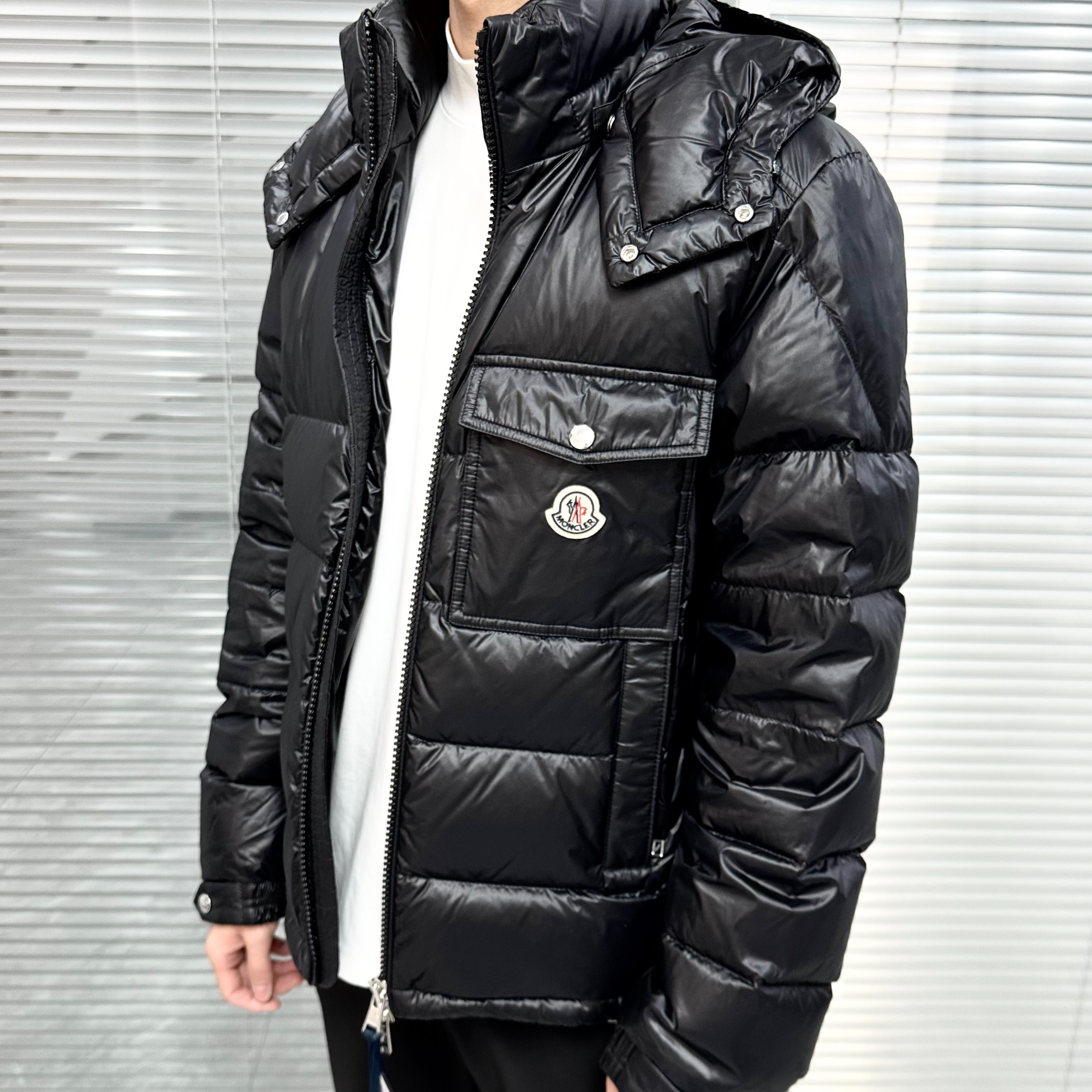 全新未使用 MONCLER 蒙口WOLLASTON胸前口袋短款羽绒服冬季男款黑