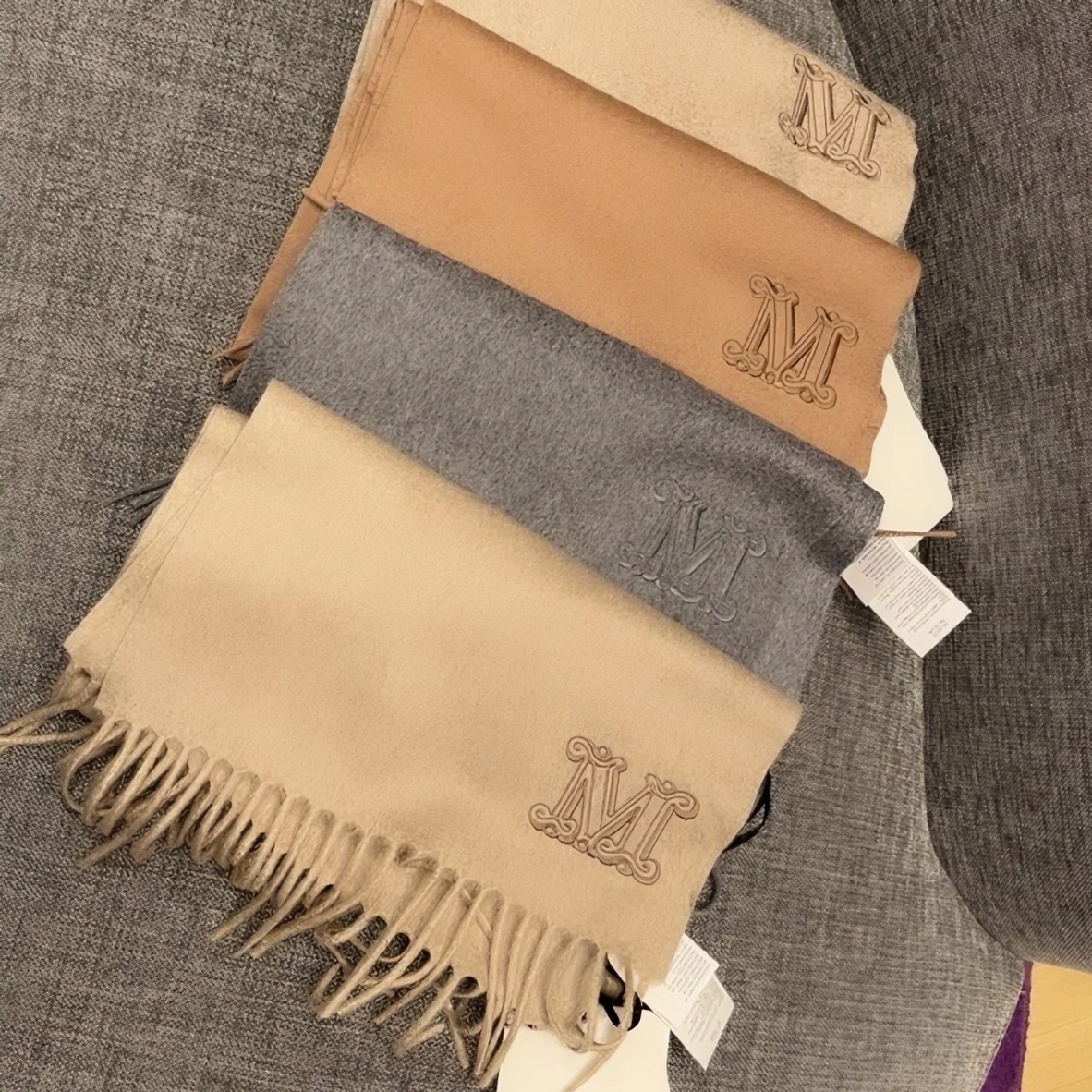 全新未使用  MaxMara 羊绒长方形围巾 女款 披肩秋冬保暖时尚纯色