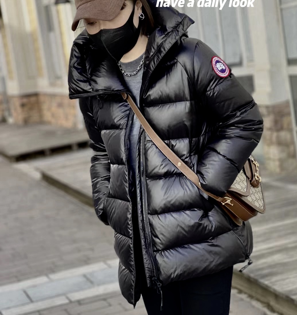 未使用 CANADA GOOSE Canada Goose  经典黑色亮面女款连帽羽绒服