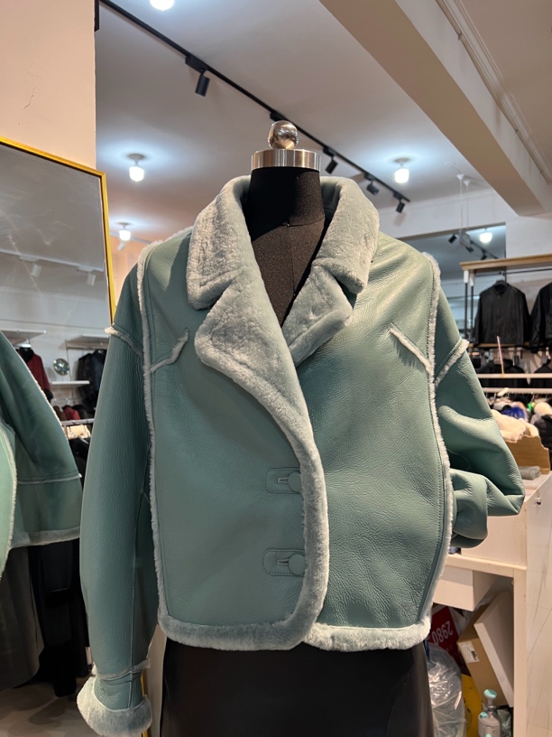 女款 皮毛一体 天蓝色 宽松版 加肥款 休闲秋冬