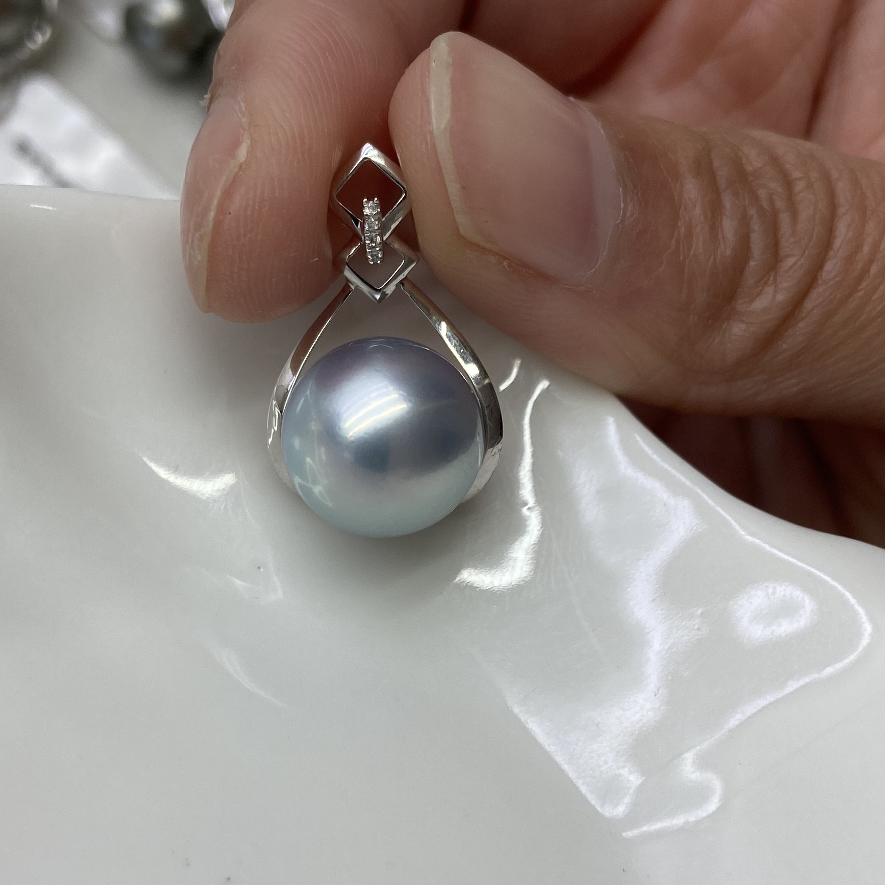 海水大溪地黑珍珠吊坠12-13G18K金