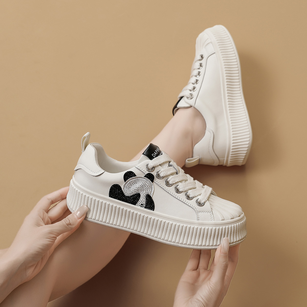 达芙妮贝壳头小白鞋女2025新款时尚百搭小众潮流舒适平底休闲板鞋