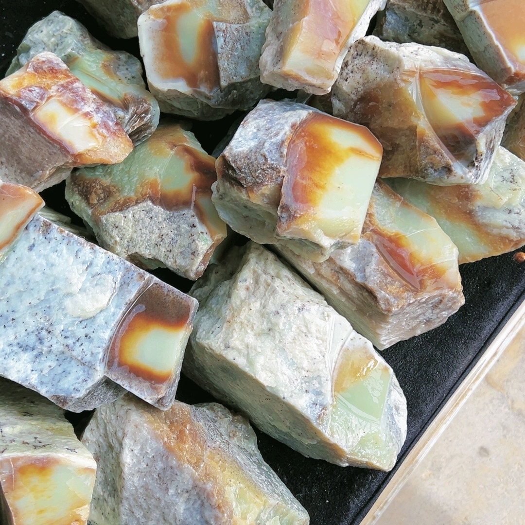 新疆和田且末糖白料玉质奇石