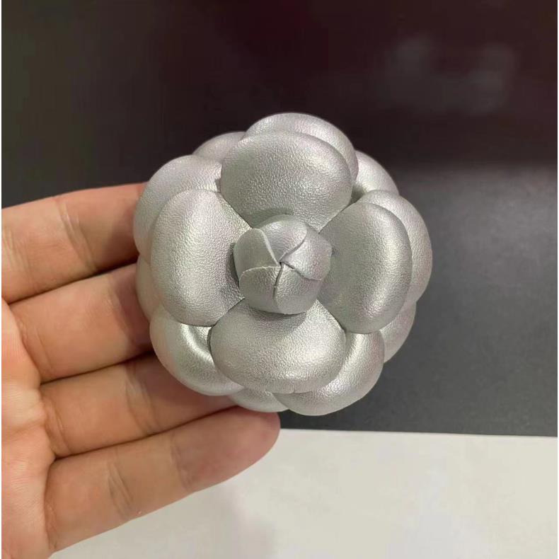 非金属皮质胸针 纯手工制作小香风（山茶花）胸针小众设计简约百搭