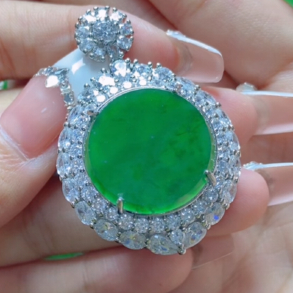 天然A货翡翠吊坠