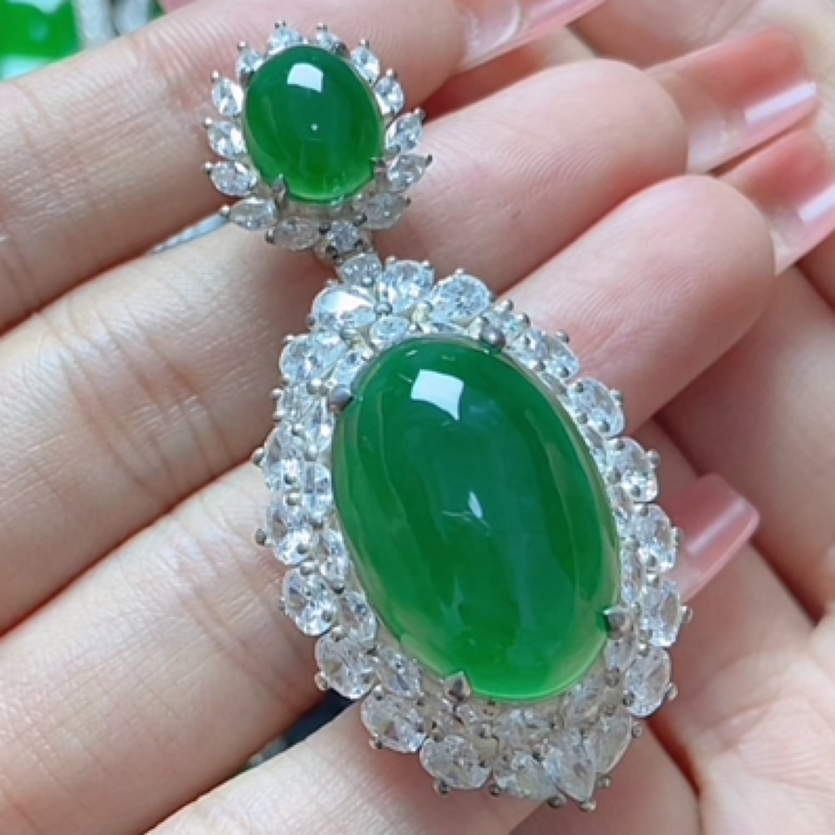 天然A货翡翠吊坠