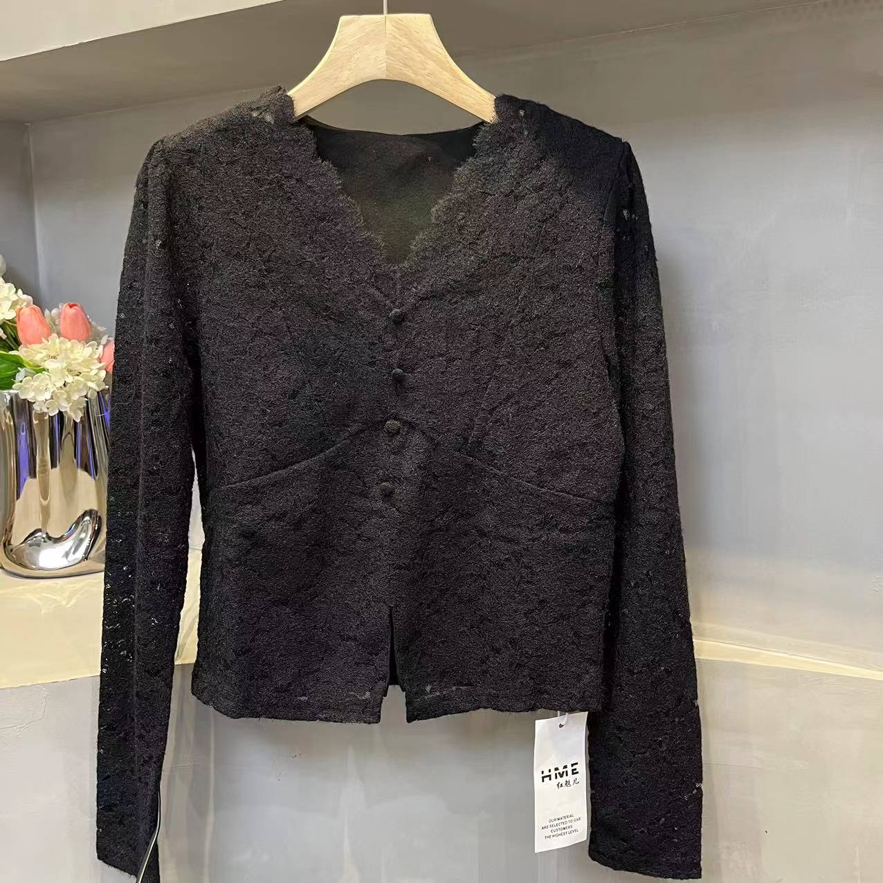 【叶子服饰】冬季新品时尚V领蕾丝加厚气质打底衫9101