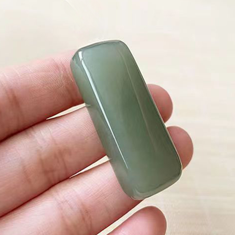 天然和田玉平安无事牌湖水绿面包吊坠简约玉佩男女款玉石有色差