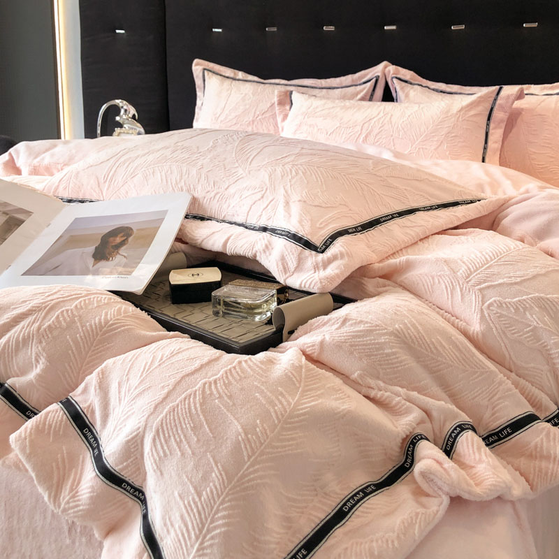 2023新款韩版少女心兔兔绒牛奶绒温暖加厚四件套简约轻奢纯色双面