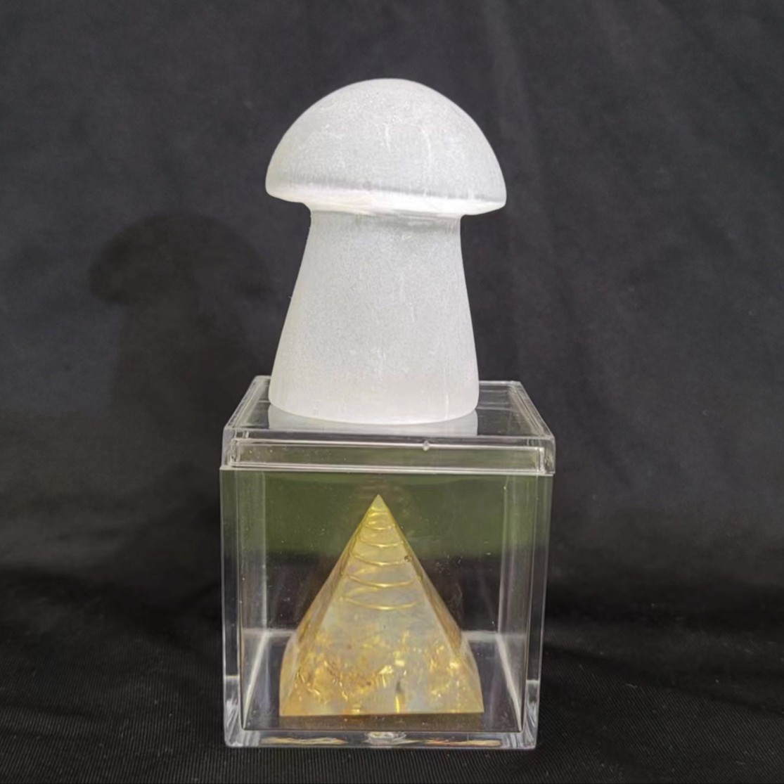 小型纤维石膏蘑菇与迷你金字塔组合 散淤 刮撒