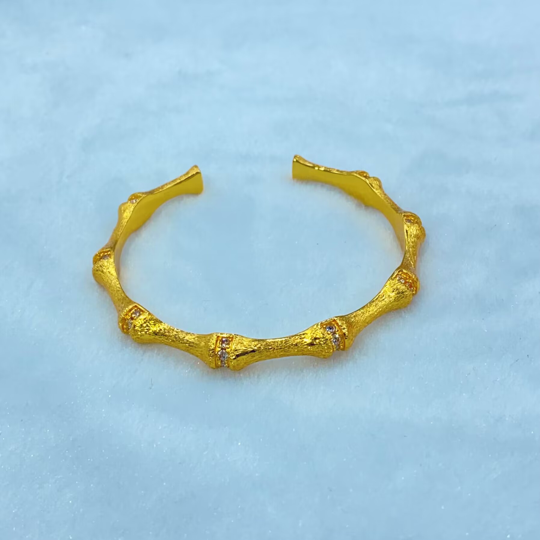 手镯 2452    精美时尚轻奢黄色竹节开口手镯多样性发货