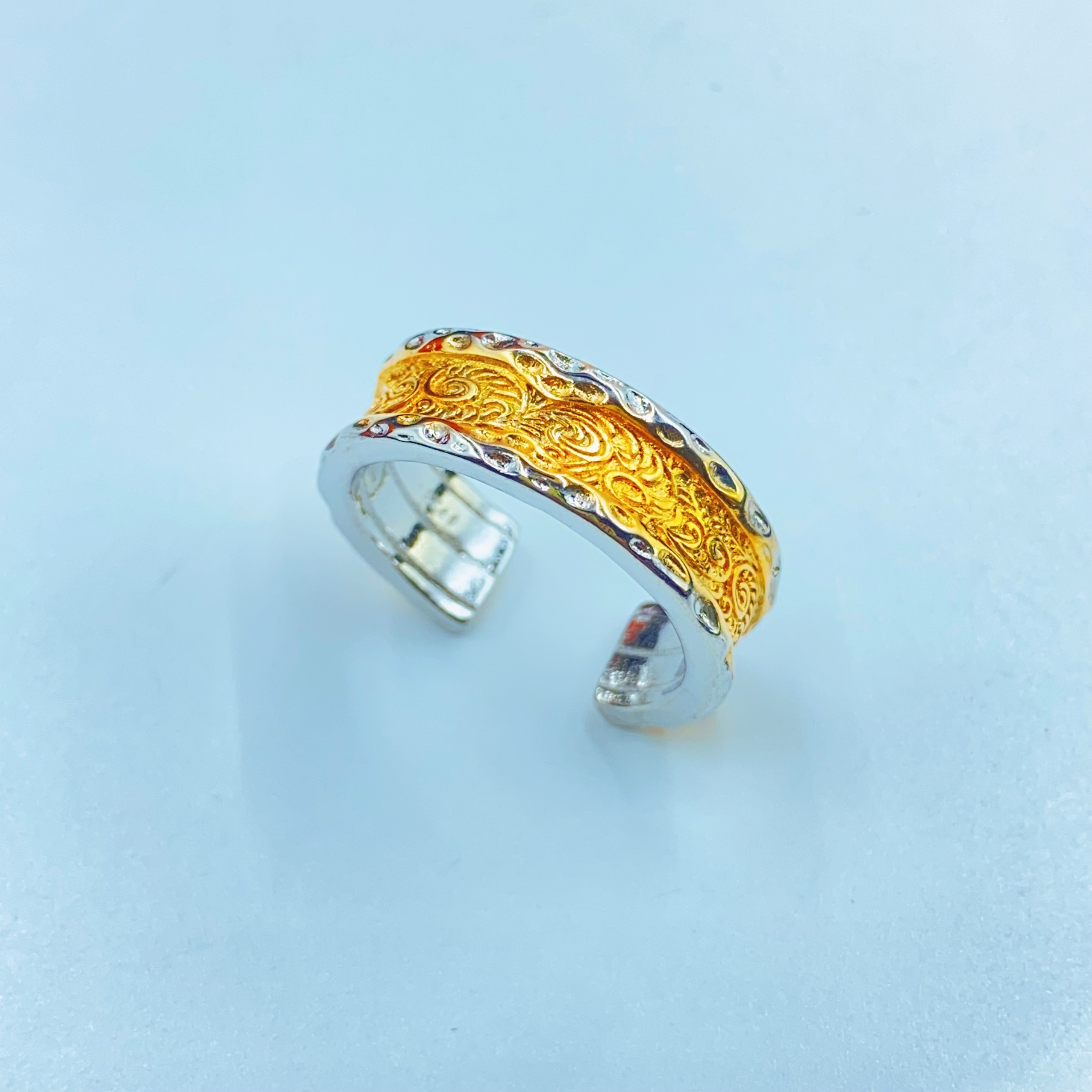 2664  精美双色单排黄色拼接开口戒指多样性发货