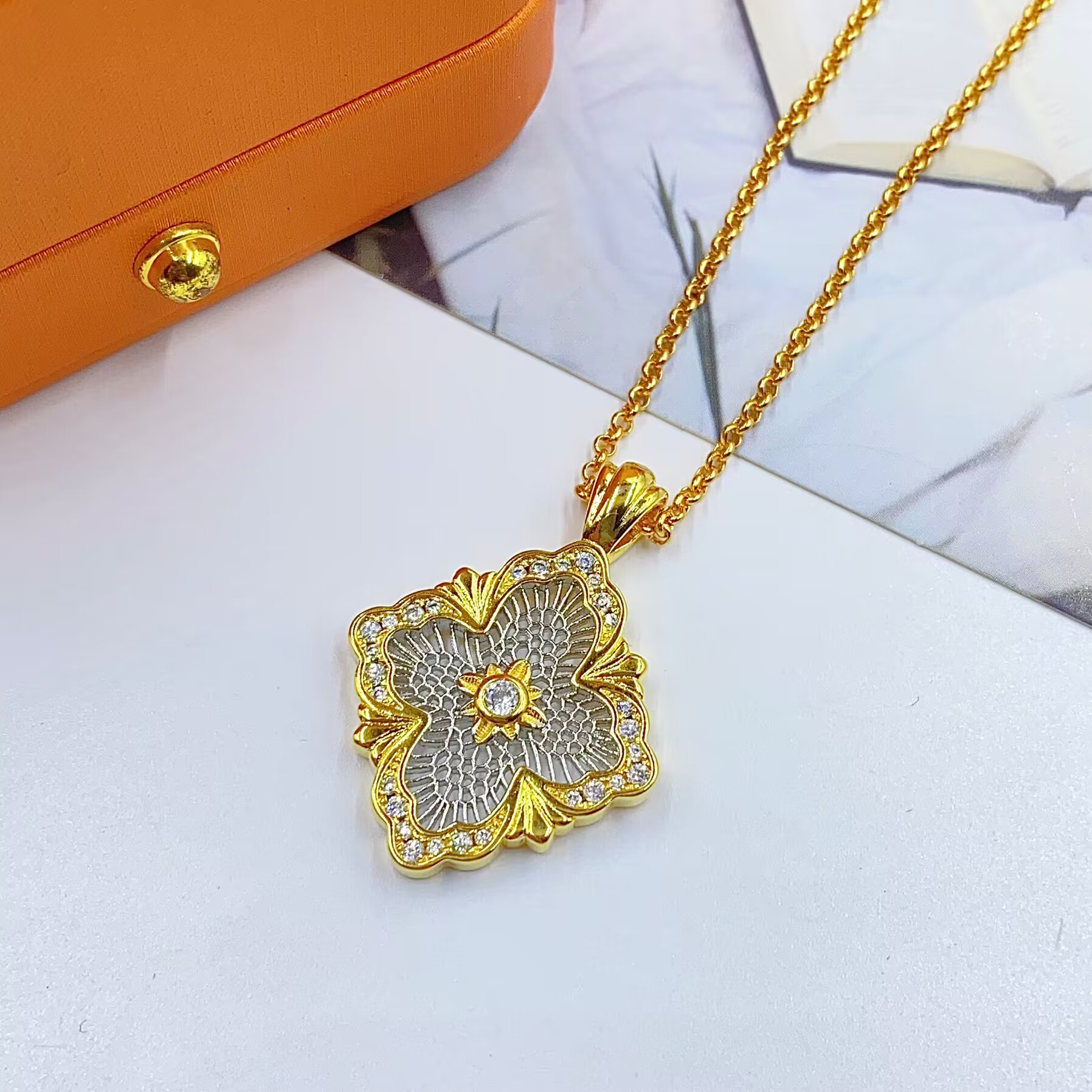  吊坠 3017  经典双色鳞片四叶草吊坠多样性发货