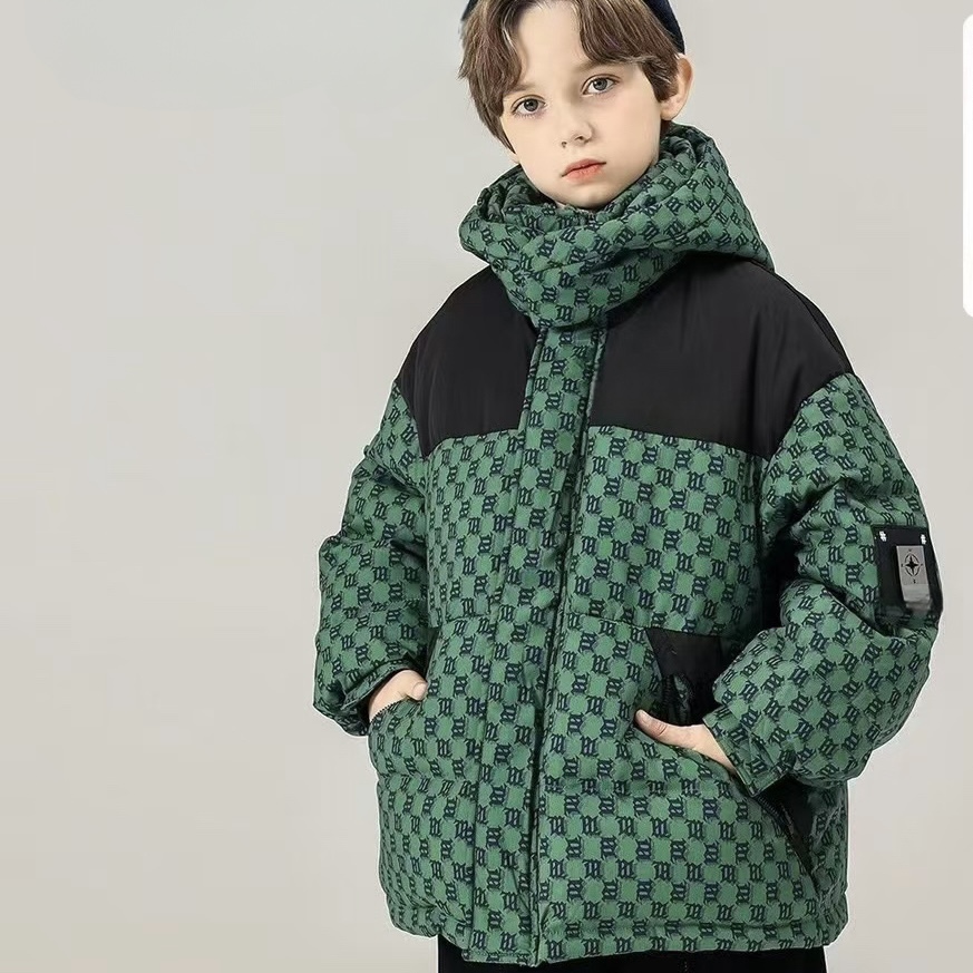 男童加厚满印字母墨绿羽绒服