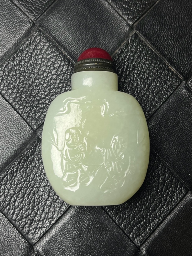 和田白玉烟壶，玉质白润细腻，没杂质黑点，全品