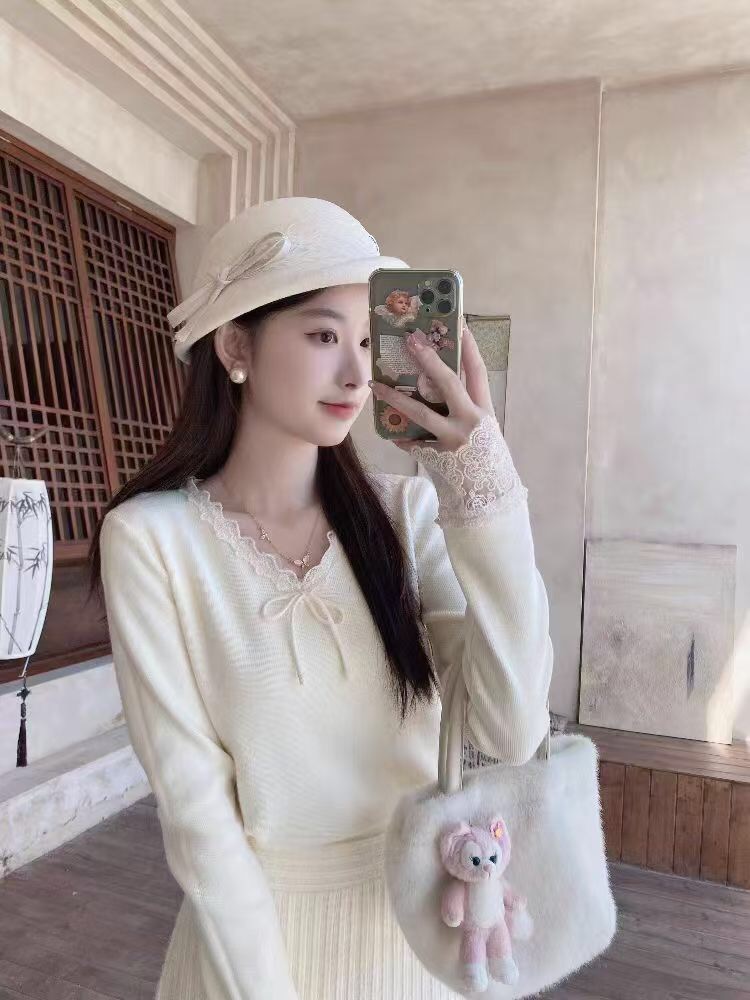 法式蕾丝拼接V领针织衫女2025秋冬内搭打底衫高级感上衣8025