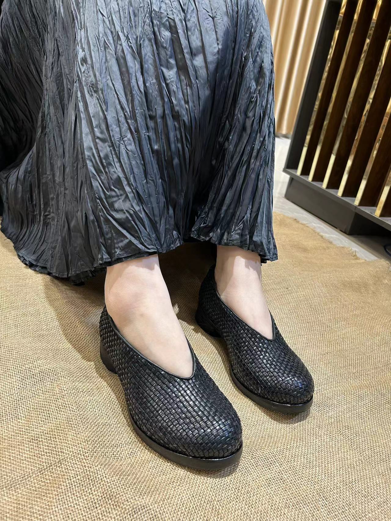 2025新款手工水洗马皮平底单鞋女百搭休闲一脚蹬编织真皮女鞋