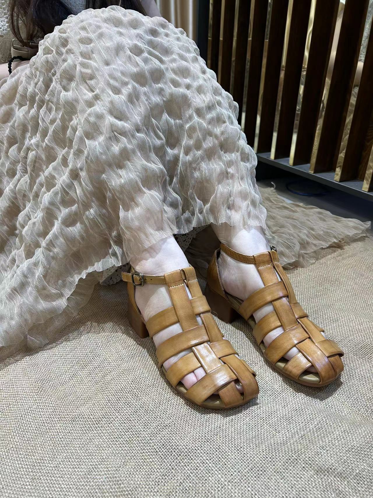 包头罗马凉鞋女2025夏季粗跟水洗马皮镂空时尚编制女鞋126-33