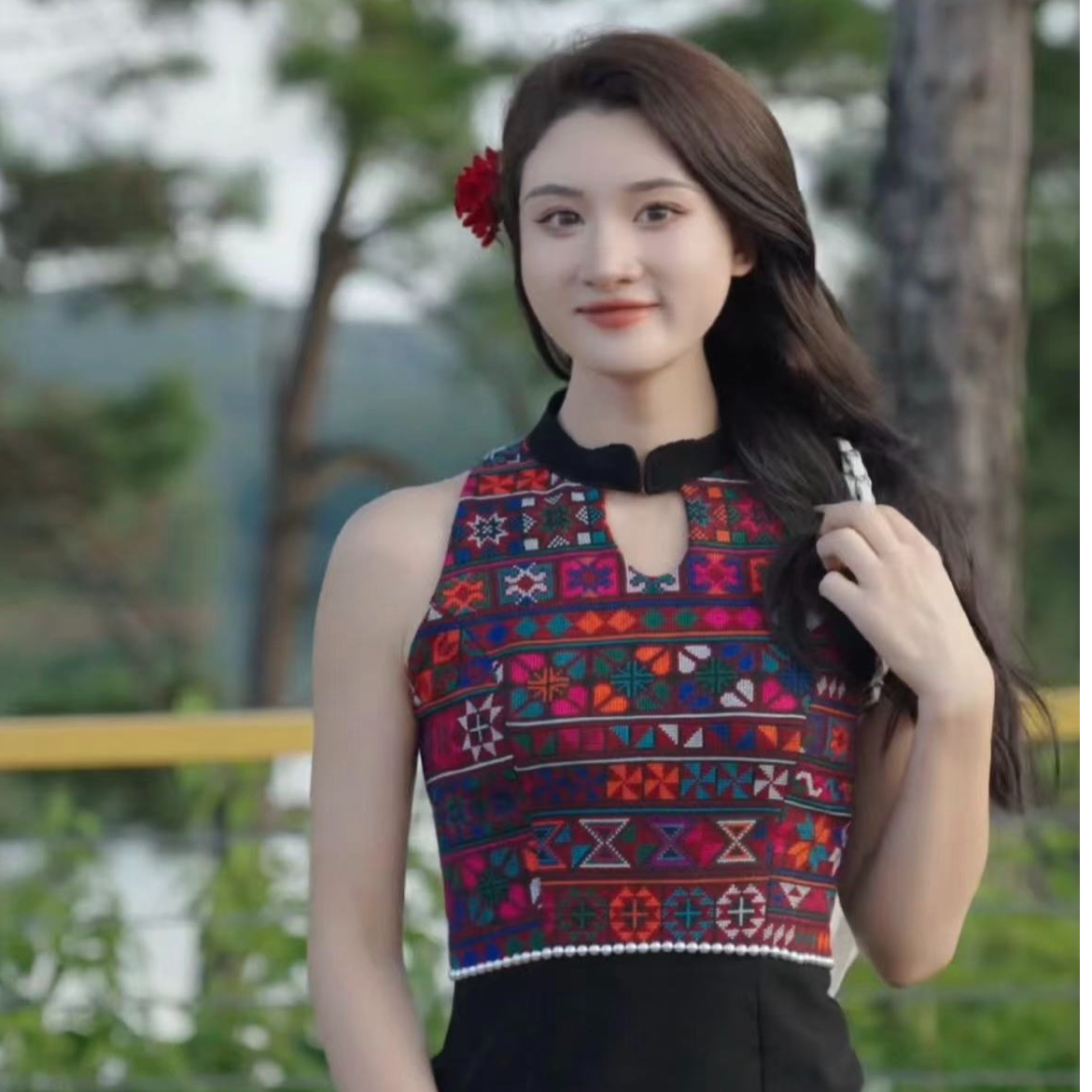 KLM 哈尼族改良 绣花长裙