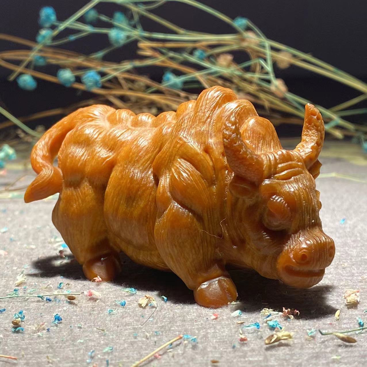 牛气冲天 太行崖柏陈化红油料 高油高密 手把件把玩 生肖木雕摆件