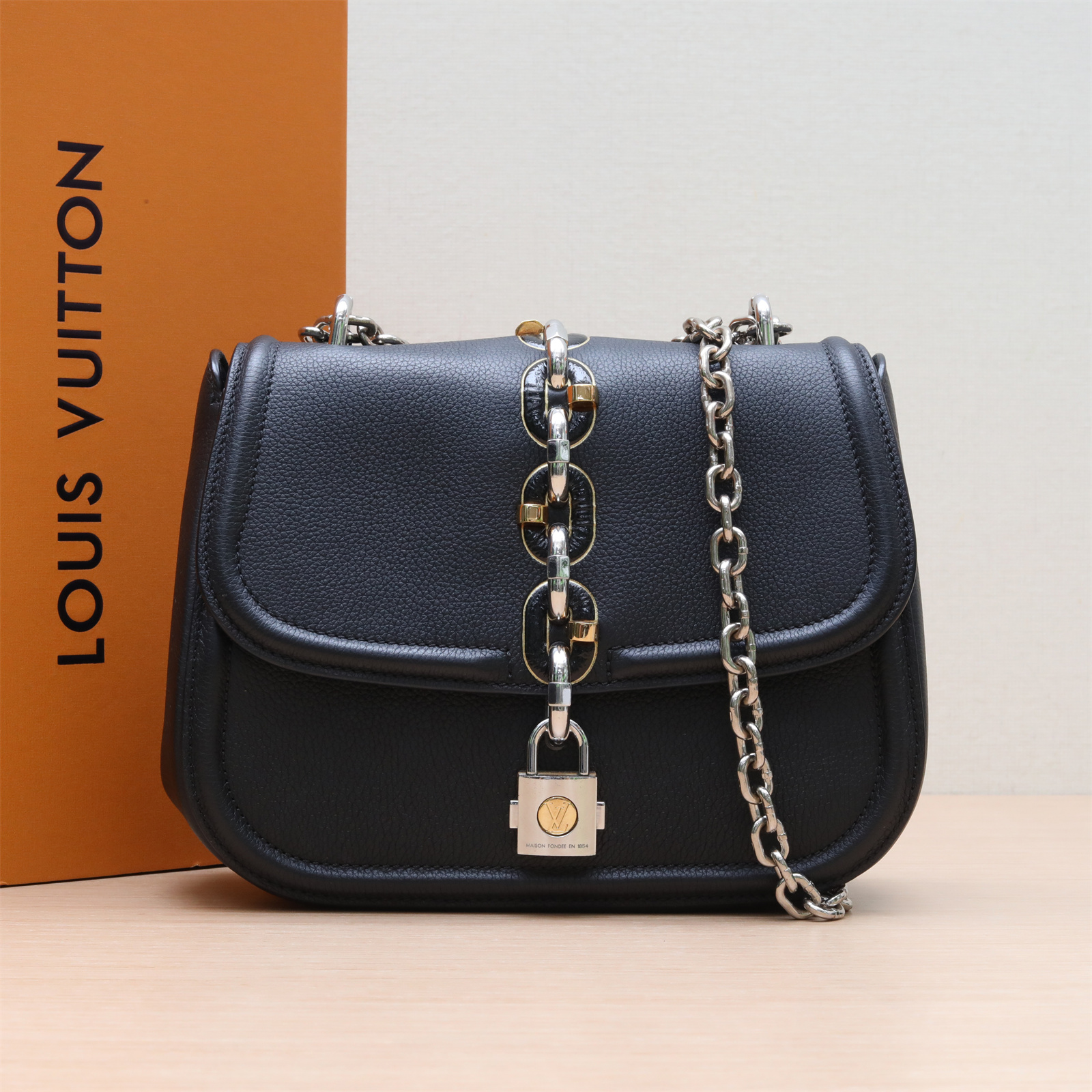 99新 LouisVuitton/路易威登 小花璐璐P233710313CHAIN IT锁头包