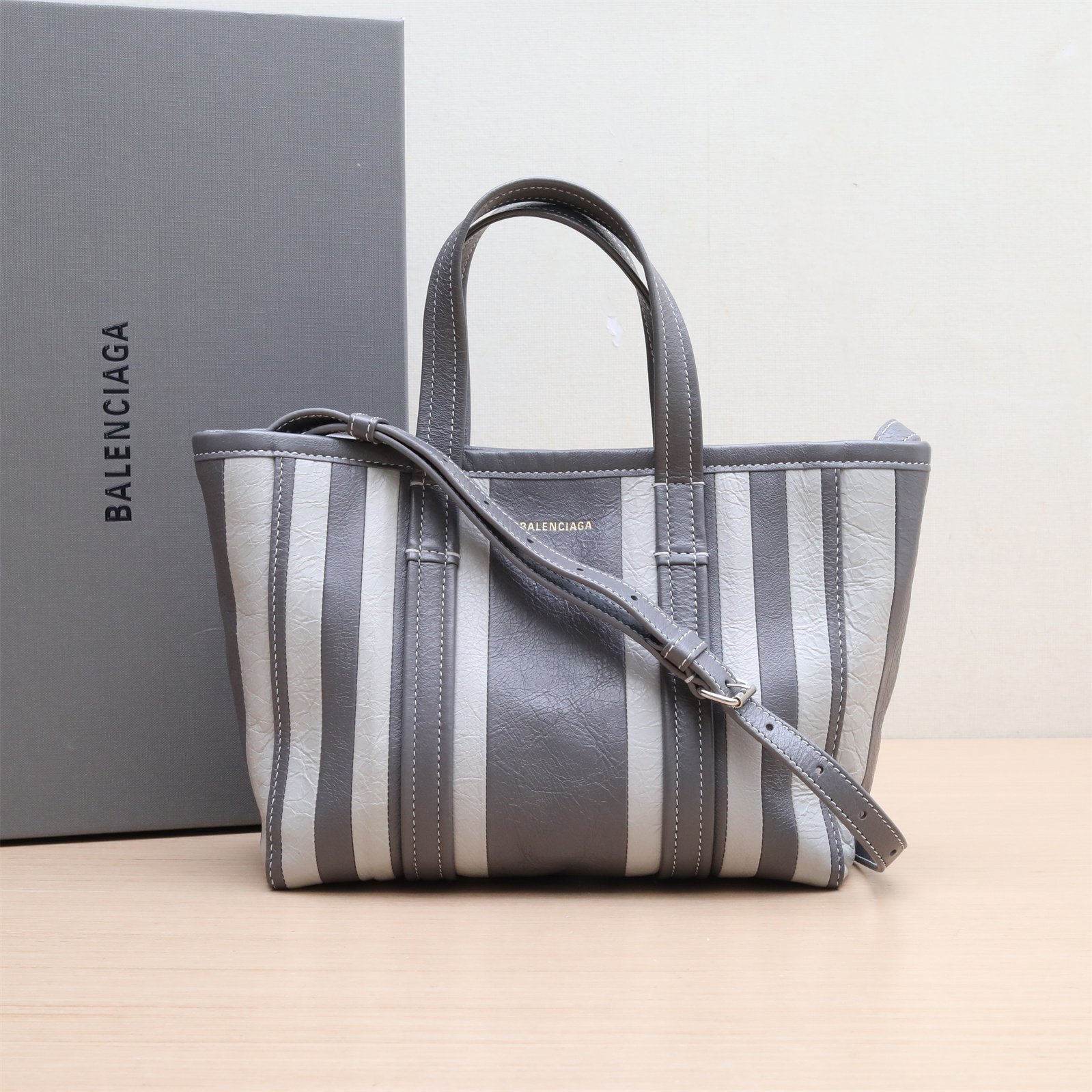 99新 Balenciaga/巴黎世家 小花柳 Barbes 条纹手提单肩包 灰色