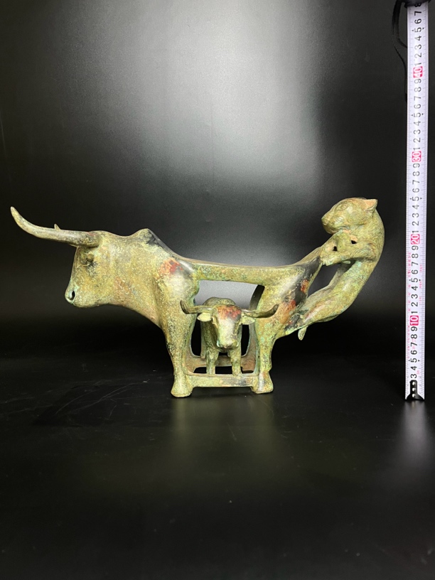 辉煌青铜器牛虎案