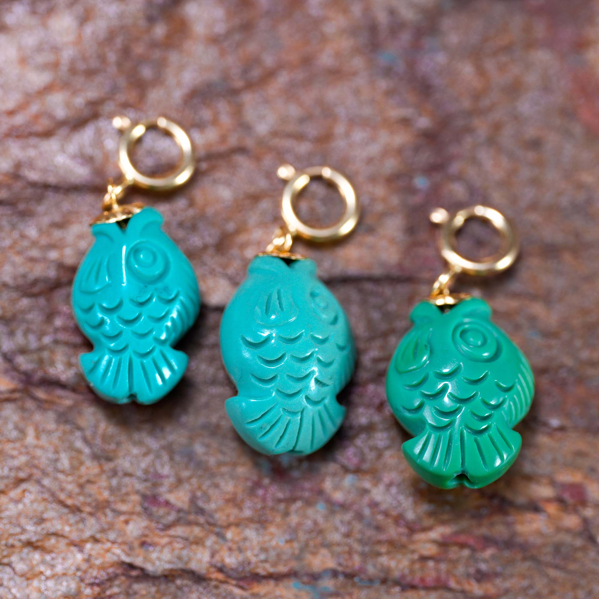 【婧婧精选】原矿绿松18K金吊坠小鱼万能扣 多样性发其一