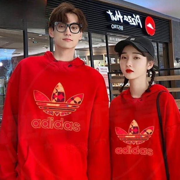 阿迪达斯2023新年CNY三叶草卫衣男女款连帽休闲运动套头衫 HD0318