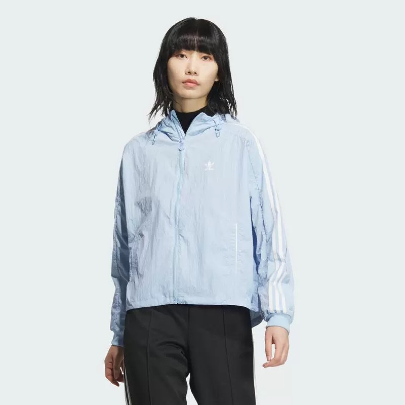 Adidas阿迪达斯~~女子运动休闲连帽宽松防风夹克外套女装 JI7481