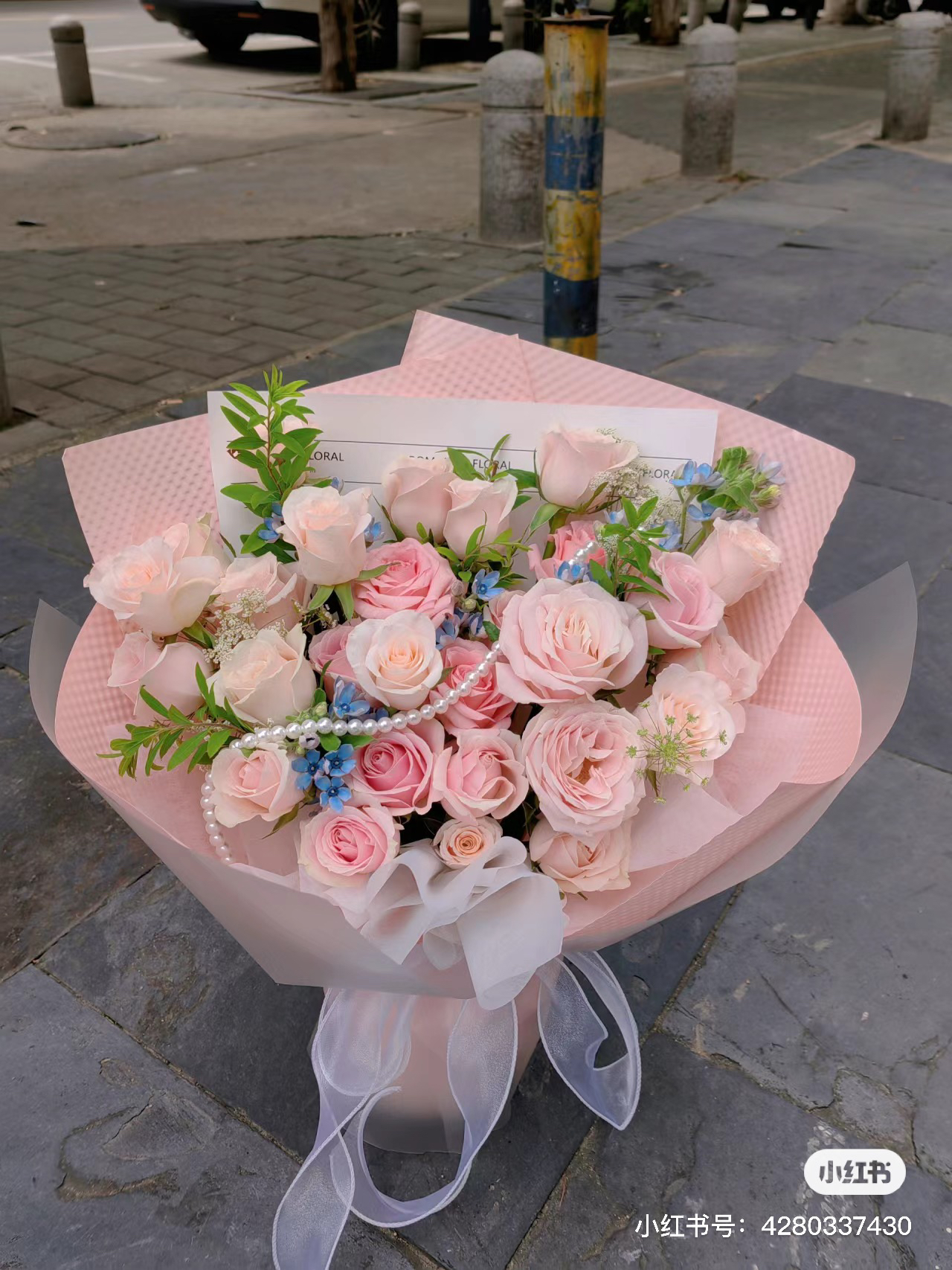 19朵粉玫瑰混搭鲜花花束