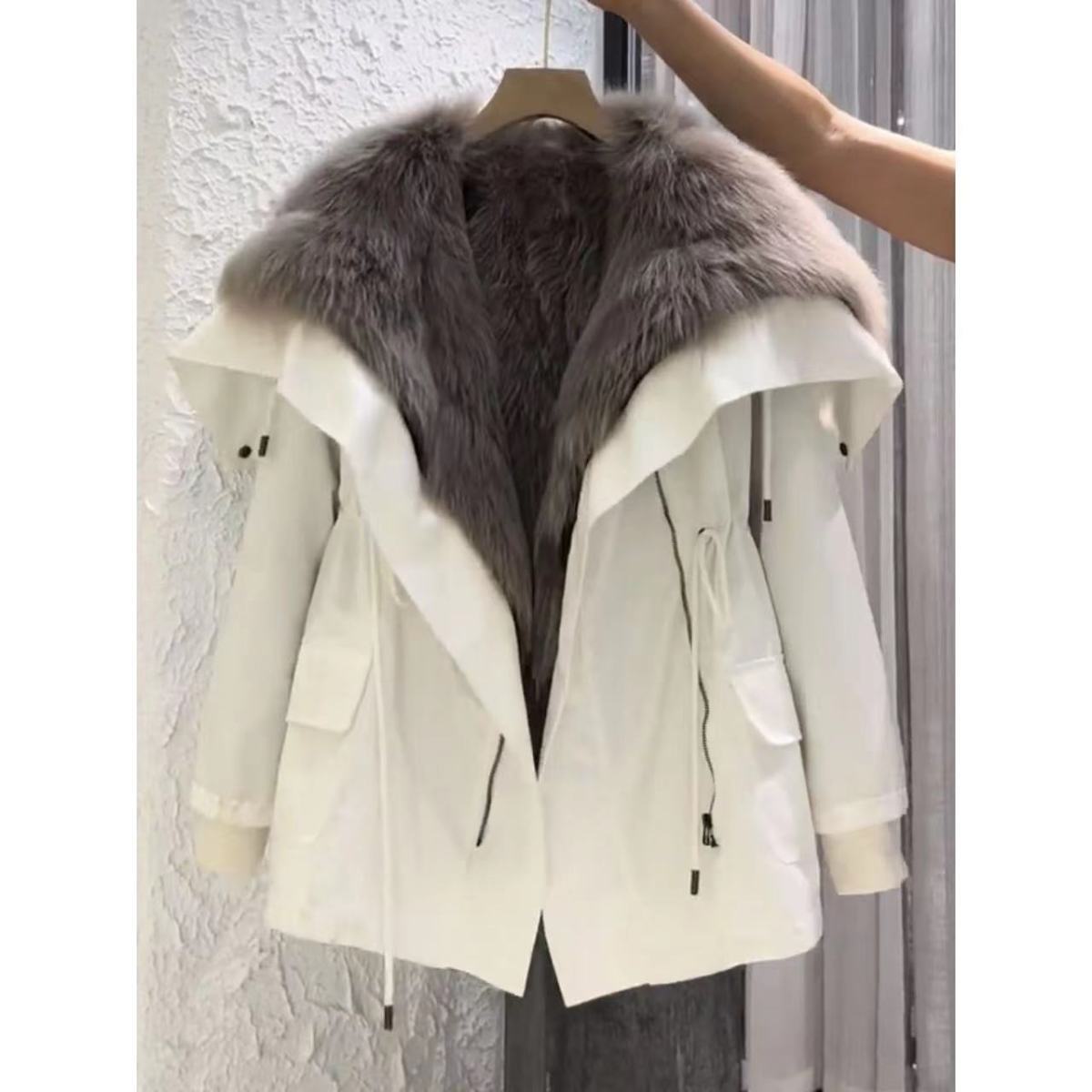 艾莱依羽绒服新款2023爆款韩系温柔慵懒风红色圣诞新年羽绒服外套