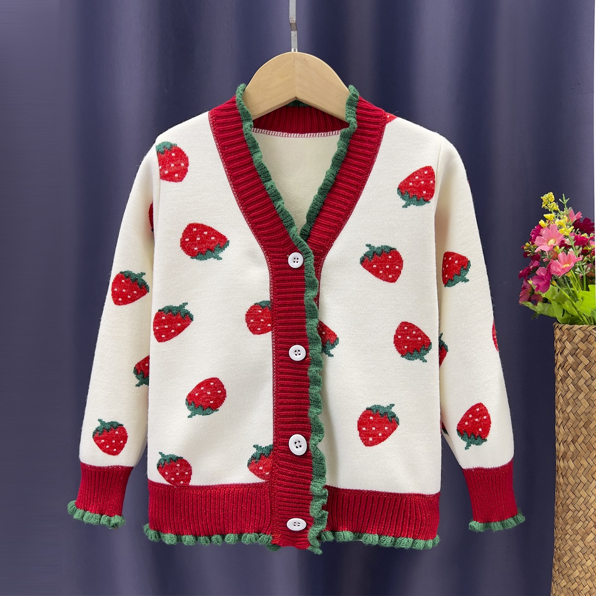 女童毛衣针织衫开衫加绒洋气中小童秋冬季草莓毛衣宝宝儿童外套