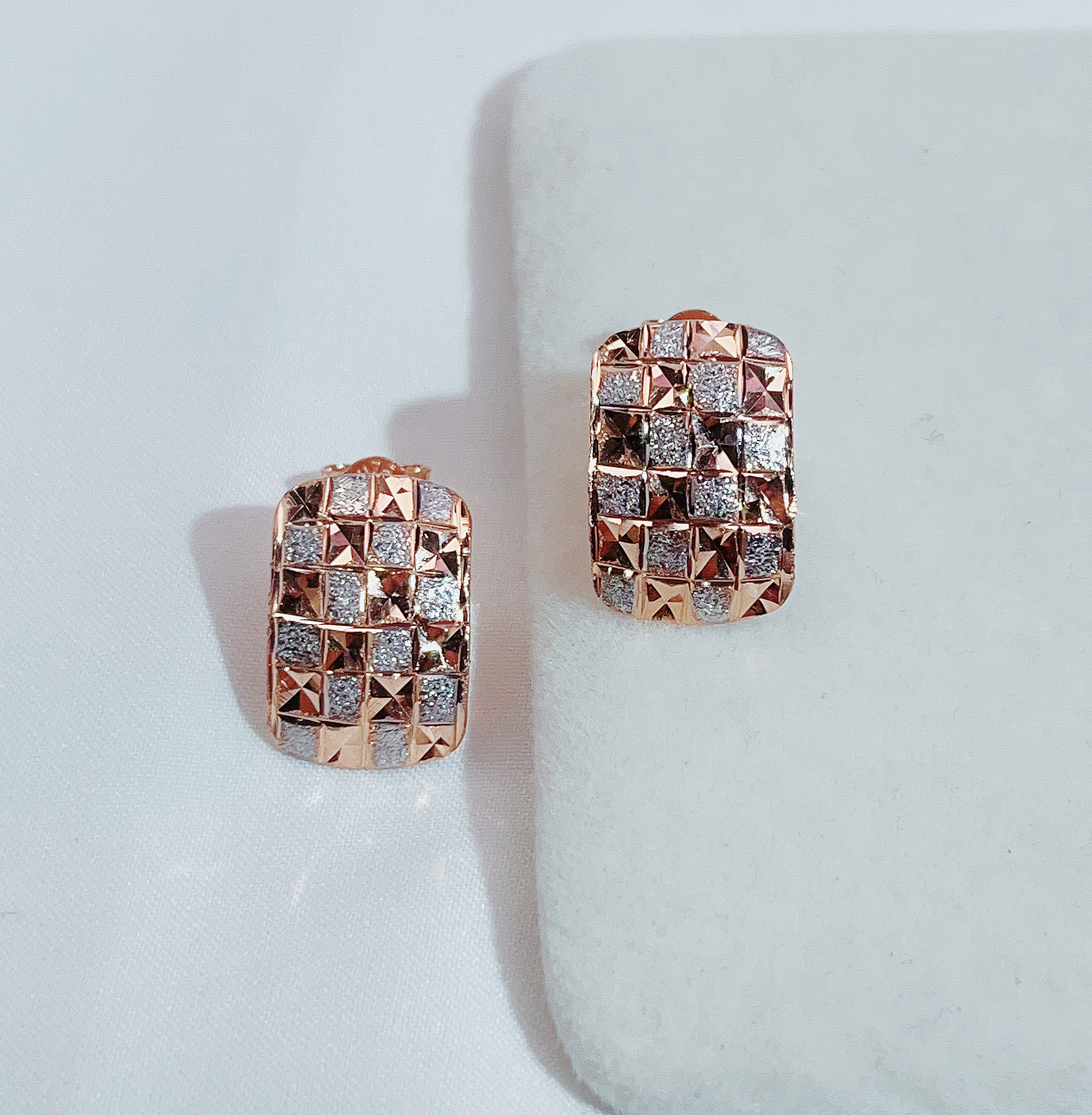 18k金耳钉新款双色磨砂工艺耳钉