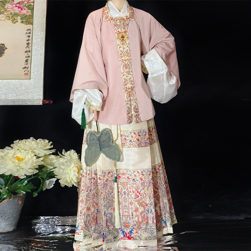 [臻臻]冬季汉服妆花马面裙新品加绒大码粉色保暖方领对襟明制短袄