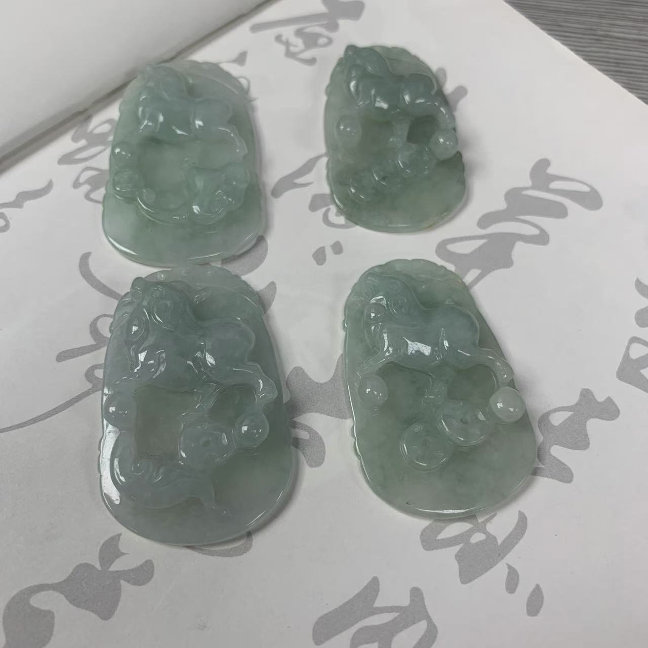 缅甸天然A货翡翠生肖猪本命年佩戴精雕简约男女同款多样性发其一