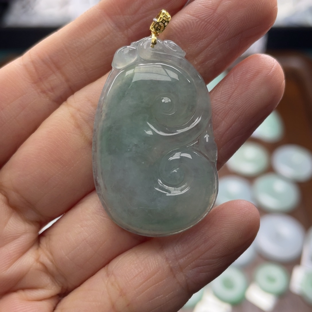 翡翠颈饰未镶嵌如意