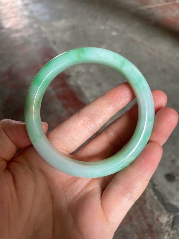 缅甸翡翠A货白底青57mm翡翠手镯
