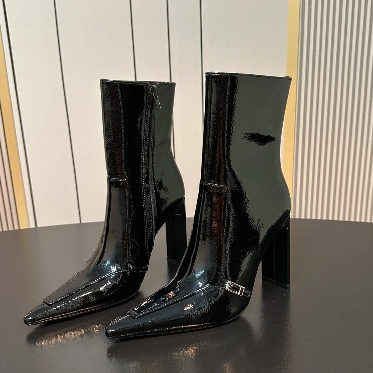 2025秋冬新款黑色粗跟尖头高跟鞋高跟短靴裸靴靴子女