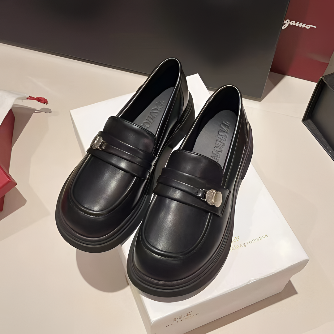 英伦风百搭皮鞋女2024秋季新款时尚金属扣圆头鞋黑色复古厚底单鞋