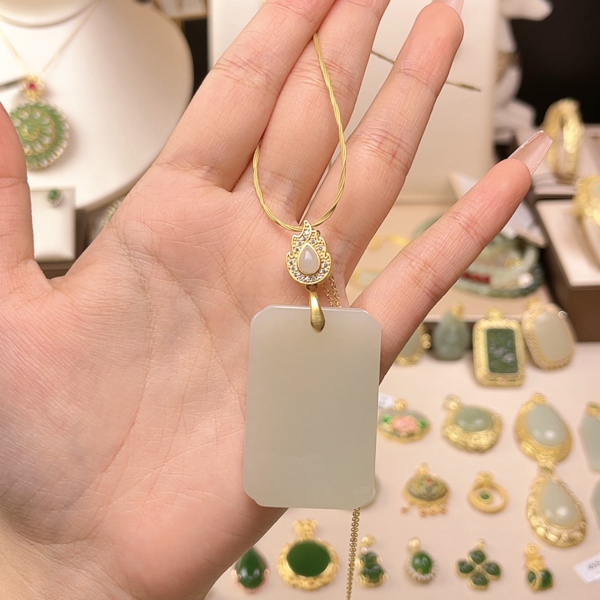 【闪购商品】和田玉吊坠(赠链)未镶嵌悟*静