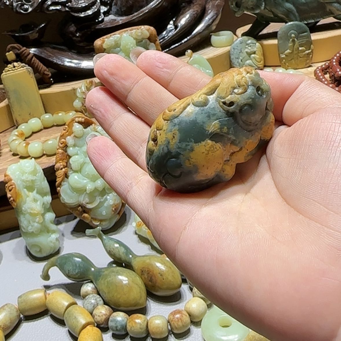 【闪购商品】岫岩河磨玉（透闪石质玉）手把未镶嵌秉*遊