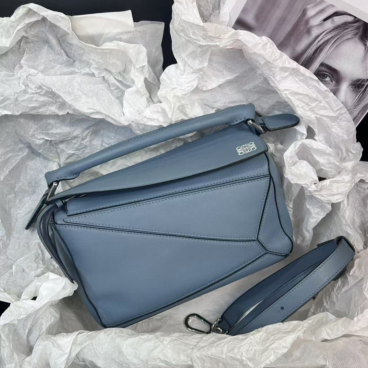 95新 LOEWE/罗意威 小号puzzle雾霾蓝色斜挎包B608