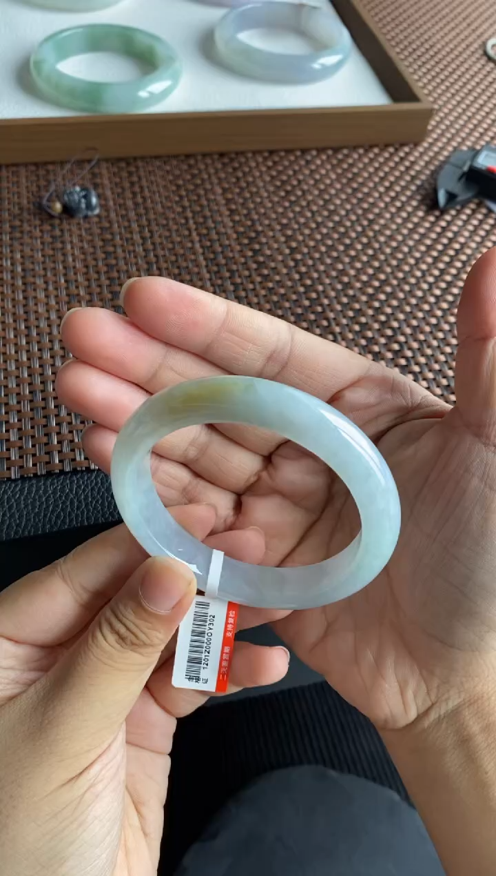 【闪购商品】翡翠手镯未镶嵌10号55*11*8.4