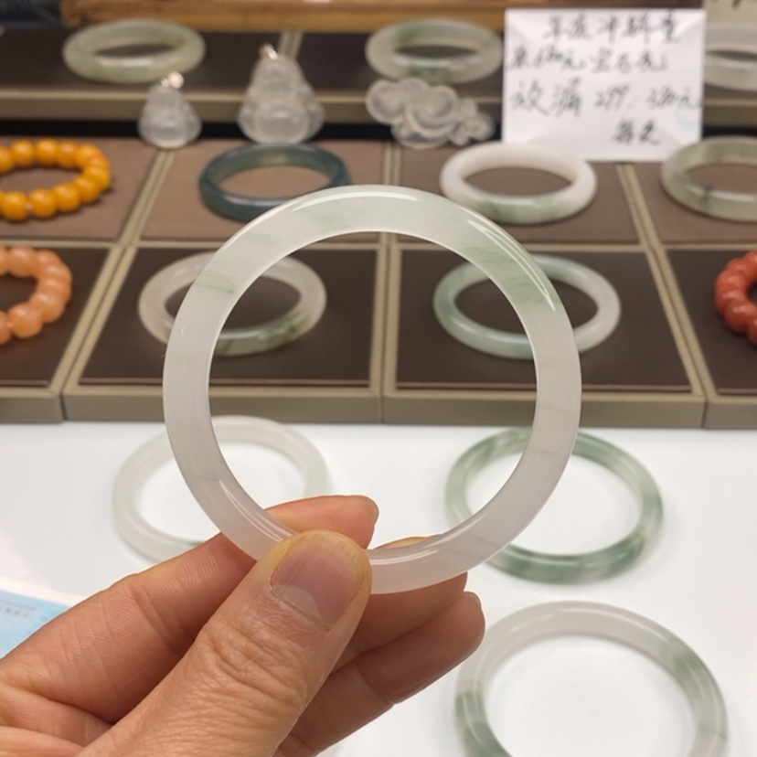 【闪购商品】石英质玉手镯未镶嵌张*驴